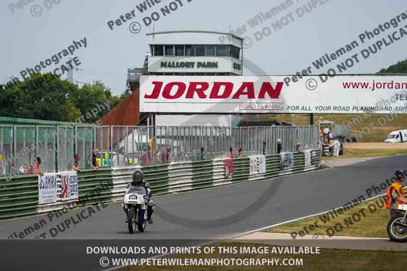 Vintage motorcycle club;eventdigitalimages;mallory park;mallory park trackday photographs;no limits trackdays;peter wileman photography;trackday digital images;trackday photos;vmcc festival 1000 bikes photographs